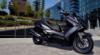 Οι πλούσιες αρετές του Kymco Downtown 350 συνδυάζονται με σημαντικές προσθήκες ασφάλειας και τεχνολογίας για ένα σύνολο που διαπρέπει στις καθημερινές μετακινήσεις της πόλης και όχι μόνο.